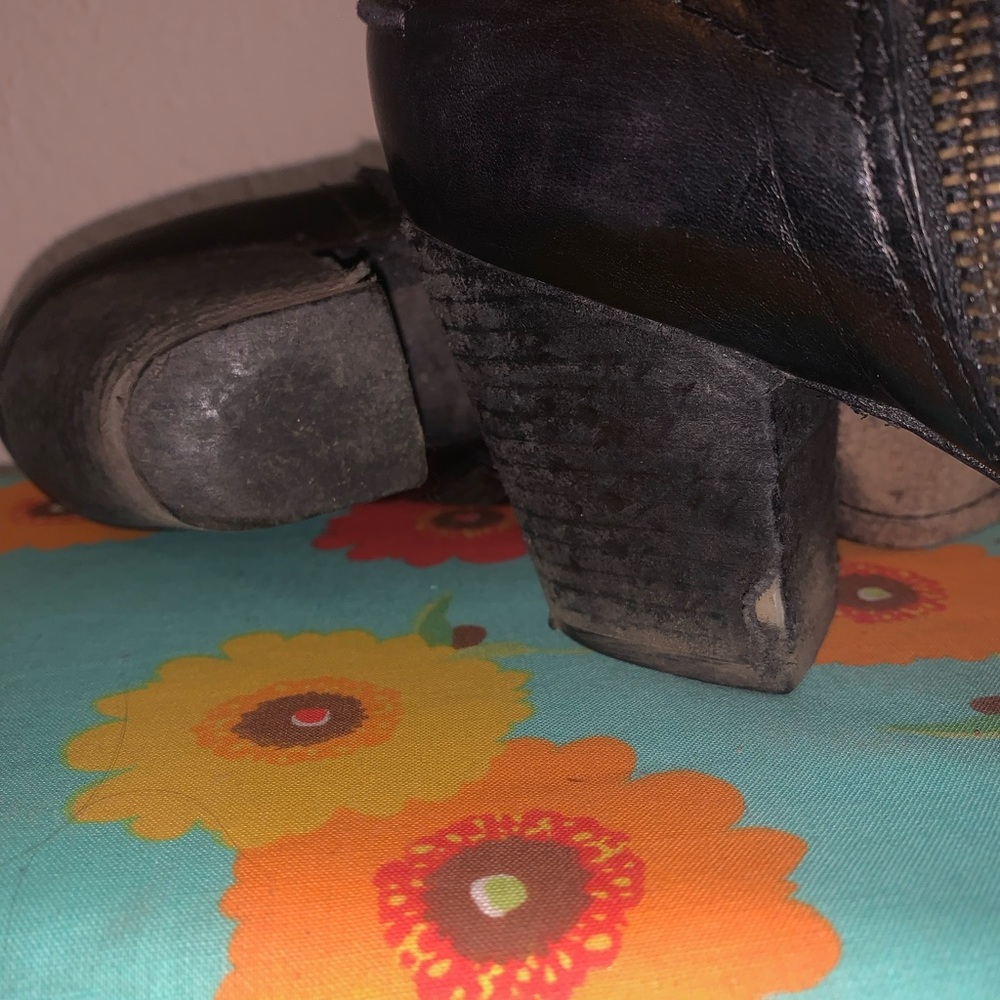 Black Frye western booties with heel. - Picture 3 of 5